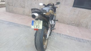 Honda 1000RR Sportbike Negra y Dorada