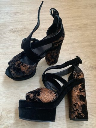 Zapatos Castañer Talla 37 Negro y Dorado.