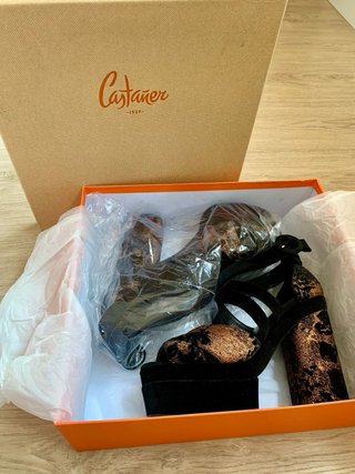 Zapatos Castañer Talla 37 Negro y Dorado.
