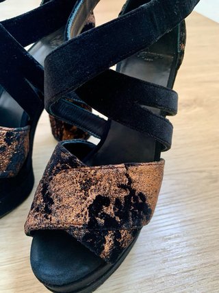 Zapatos Castañer Talla 37 Negro y Dorado.
