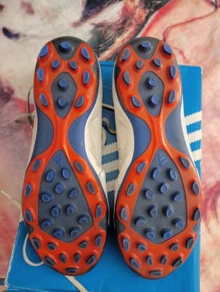 Zapatillas Adidas tacos blancas y azules