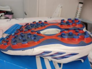 Zapatillas Adidas tacos blancas y azules