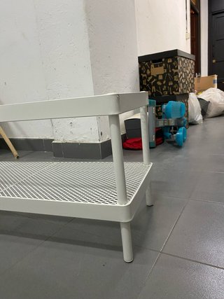 Mesa auxiliar metálica blanca