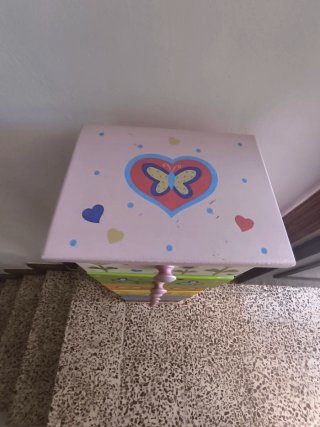 Mueble gavetero infantil de madera