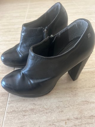 Botines Mustang Talla 39 Negros