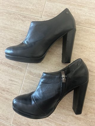 Botines Mustang Talla 39 Negros