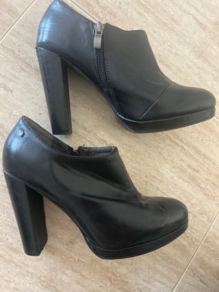Botines Mustang Talla 39 Negros
