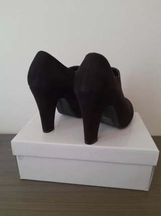 Botines negros de caña baja