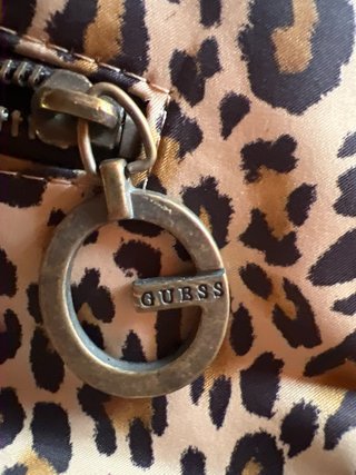 Bolso de hombro estampado leopardo Guess