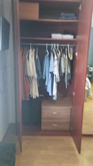 Armario de madera para dormitorio