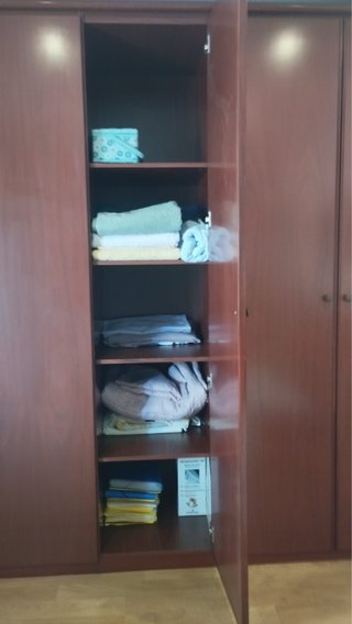 Armario de madera para dormitorio