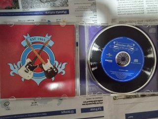 Álbum Famous in the Last Century