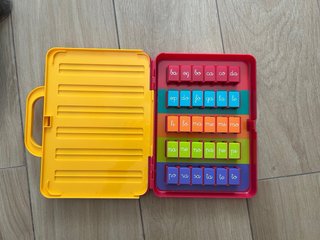 Juego educativo Diset: sílabas y números