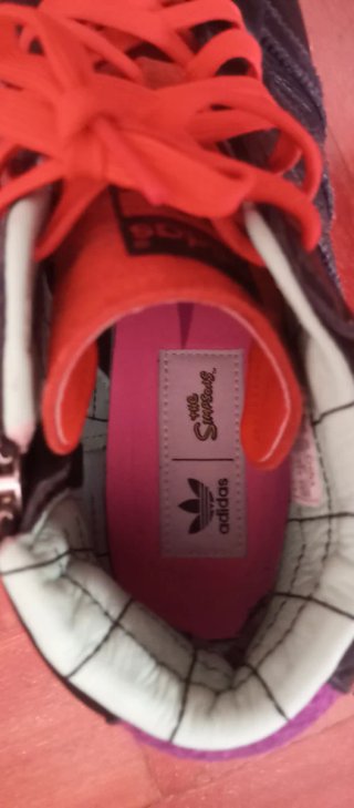 Adidas x Simpsons Poochie Edición Limitada