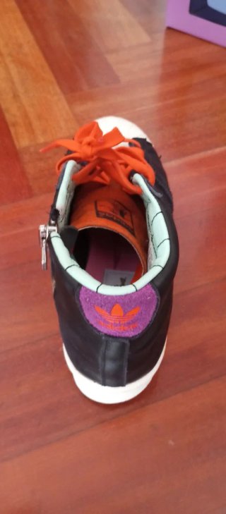 Adidas x Simpsons Poochie Edición Limitada