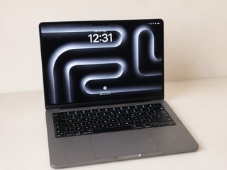 MacBook Pro M5 Space Gray 44 ciclos carga
