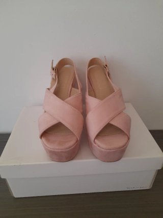 Sandalias de tacón rosa