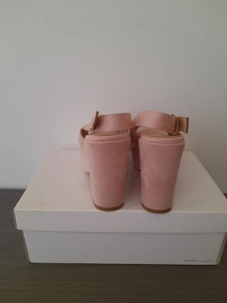 Sandalias de tacón rosa