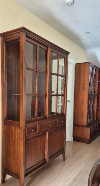 Mueble estantería de madera y cristal lignum