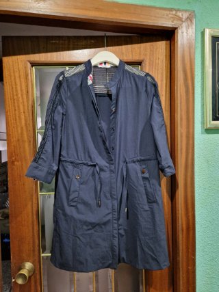 Vestidos tallas S por 5 euros la unidad.