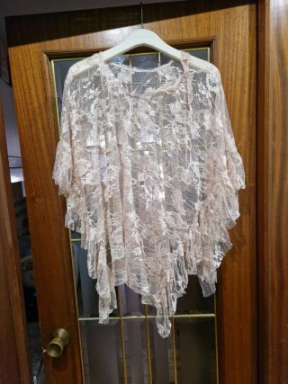 Vestidos tallas S por 5 euros la unidad.