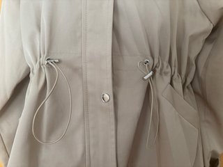 Gabardina beige corta