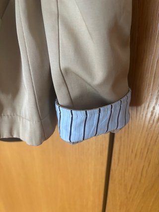 Gabardina beige corta