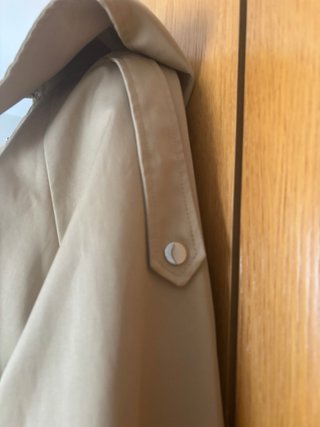 Gabardina beige corta
