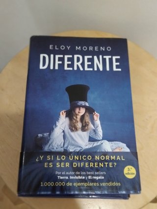 Novela "Diferente" Eloy Moreno firmado