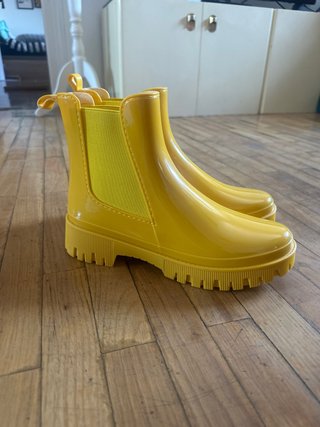 Botas de agua amarillas