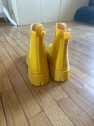 Botas de agua amarillas
