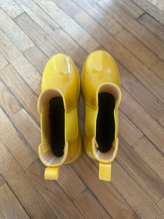Botas de agua amarillas