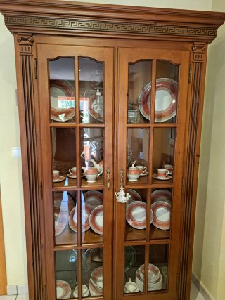 Vitrina de madera y cristal