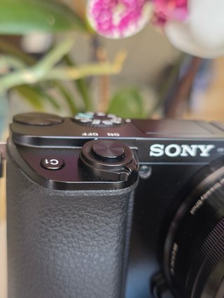 Sony Alpha a6100 + objetivo 16-50mm+regalos+garant