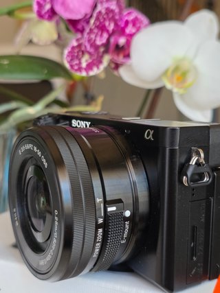 Sony Alpha a6100 + objetivo 16-50mm+regalos+garant