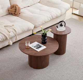 Set di due tavolini rotondi in legno con design moderno ed elegante