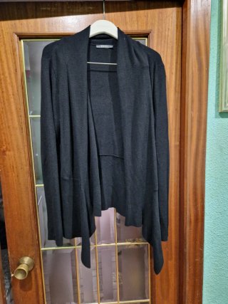 Vestidos Talla M-L por 5 euros la unidad.