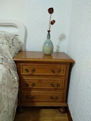 Dormitorio de madera clásico.