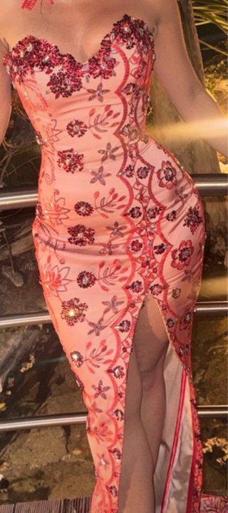 Vestido de fiesta rosa y rojo
