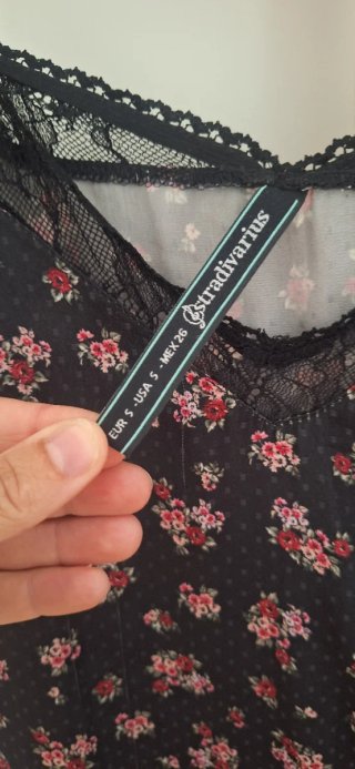 Vestido corto lencero floral Stradivarius