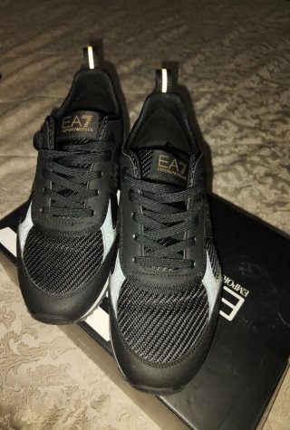 Scarpe EA7 Emporio Armani nere e oro