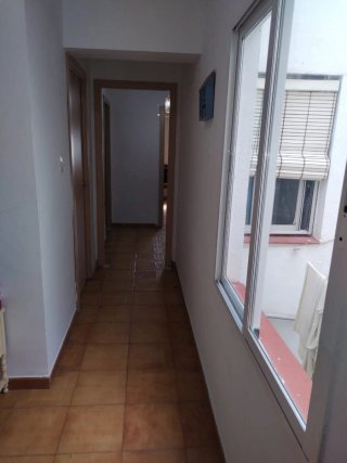 Se vende piso en calle monturque céntrico.