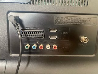 Televisor LG Negro con Mando y Cable