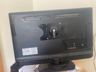 Televisor LG Negro con Mando y Cable