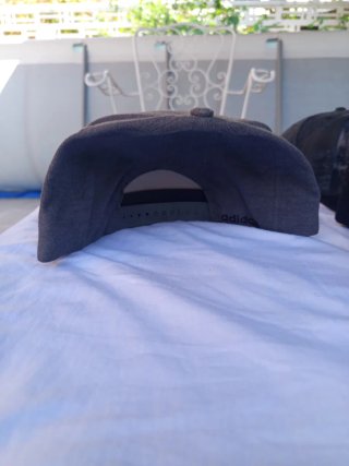 Gorra Adidas gris auténtica