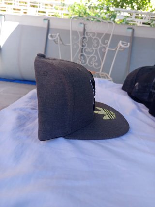 Gorra Adidas gris auténtica