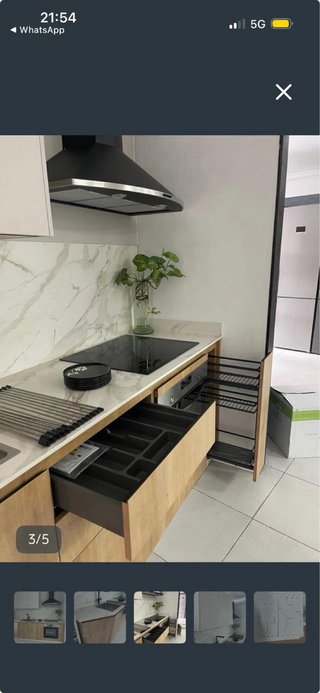 Cocina de exposición madera y mármol