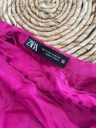 Falda midi satinada estampada