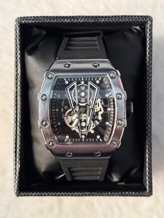 Reloj Hombre Estilo RM Negro y Plateado