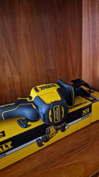 Sierra Sable DeWalt 18V Brushless DCS369N